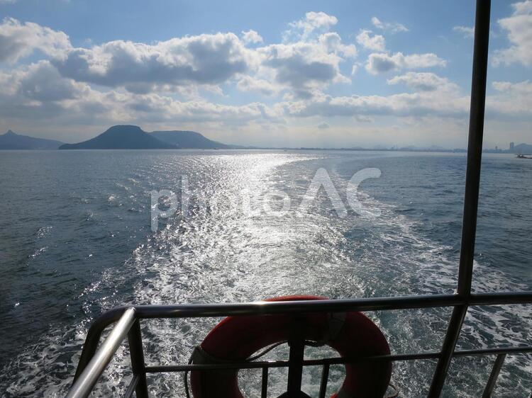 フェリーから見る瀬戸内海 瀬戸内海,フェリー,瀬戸内の写真素材