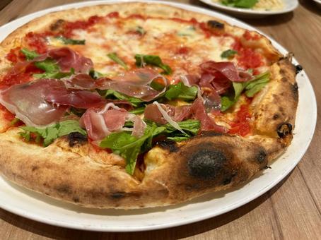 贅沢なハーフピザ 美味しそう,ピザ,おいしいの写真素材