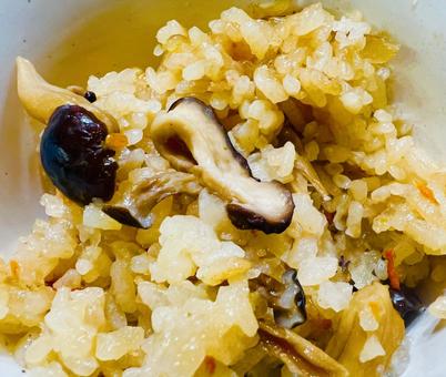 キノコご飯 きのこご飯,しめじ,椎茸の写真素材