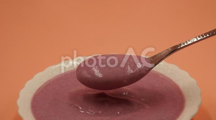 紫いもヨーグルト・デザート（食べる） 紫いも,ヨーグルト,乳製品の写真素材