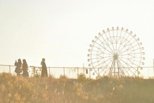 夜明けの観覧車 観覧車,空,シルエットの写真素材