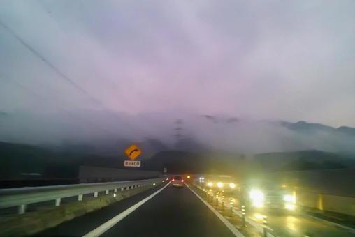 風景_秋（濃い霧 2）の写真