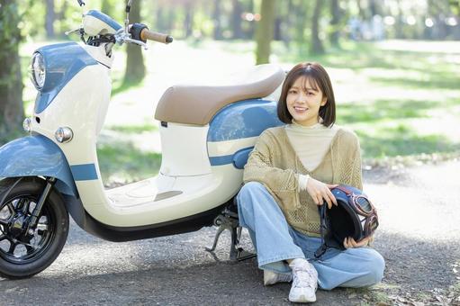 バイク 若い女性 バイク 若い女性 バイク,女性,スクーターの写真素材