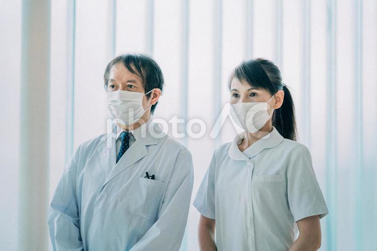 中高年の医療スタッフ（医師・看護師） 医療,マスク,薬剤師の写真素材