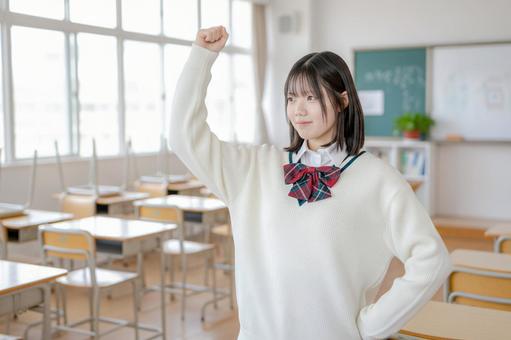 拳を掲げる女子生徒 拳を掲げる女子生徒の写真