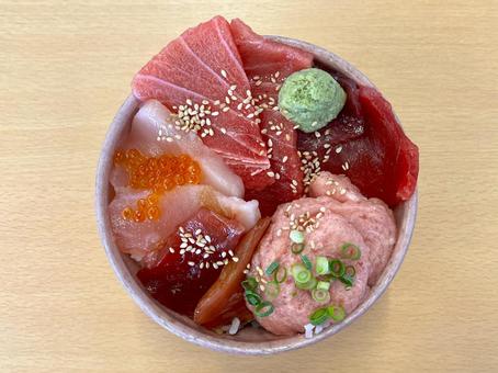 海鮮丼 海鮮丼 海鮮丼,刺身,イクラの写真素材