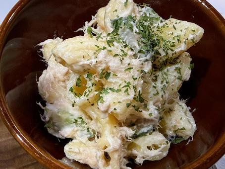 パセリが彩るクリーミーなマカロニサラダ マカロニサラダ,サラダ,マカロニの写真素材