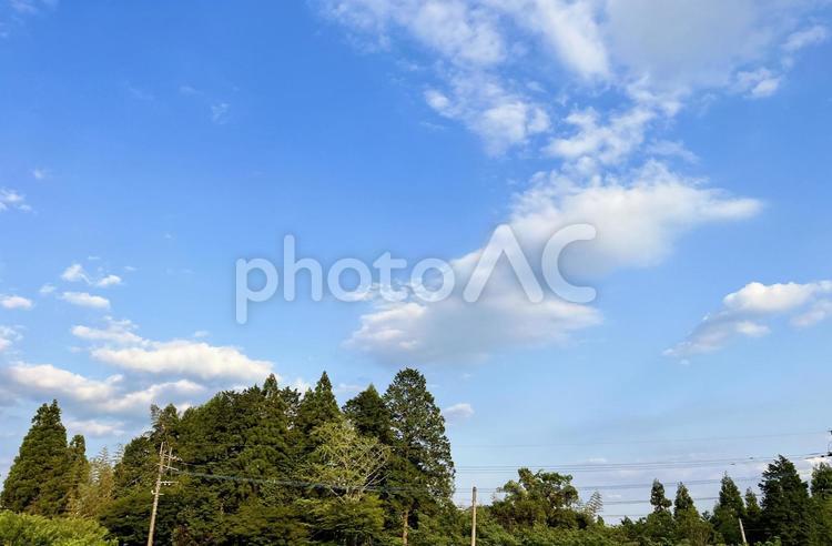 中九州道からの風景4 青空,空,雲の写真素材