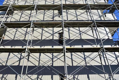 足場 足場,解体,ビルの写真素材