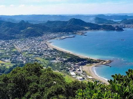 鋸山山頂駅展望台から南方の海岸線の眺望 鋸山山頂駅展望台から南方の海岸線の眺望の写真