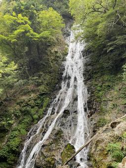 丸神瀑布 丸神瀑布
