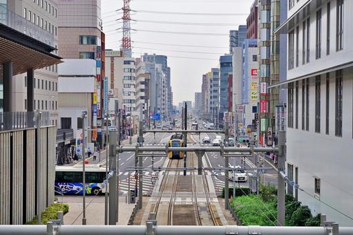 宇都宮駅前から遠ざかるライトライン 宇都宮駅前から遠ざかるライトライン ライトライン,宇都宮ライトレール,路面電車の写真素材