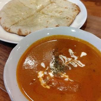 バターチキンカレー、チーズナン バターチキンカレー、チーズナンの写真