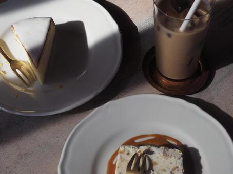 レモンとキャラメルのケーキ ケーキ,レモンケーキ,キャラメルケーキの写真素材