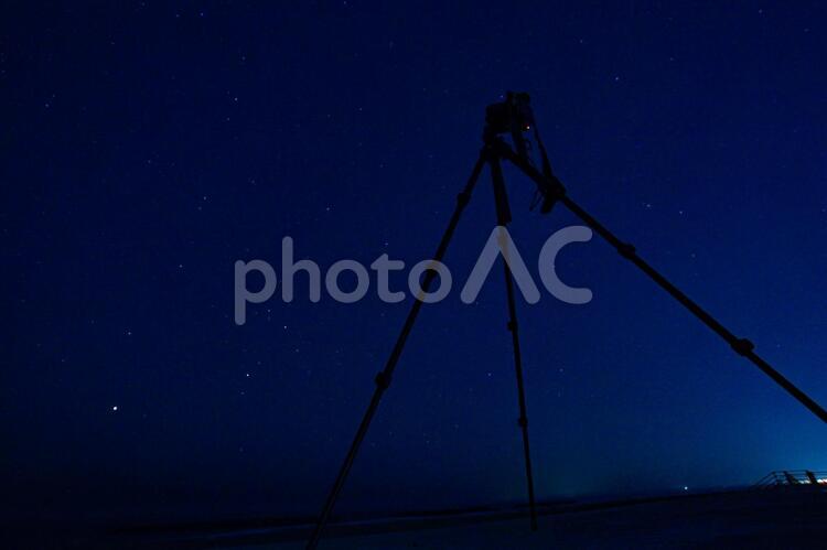 星空を撮影するカメラ 星空,カメラ,三脚の写真素材