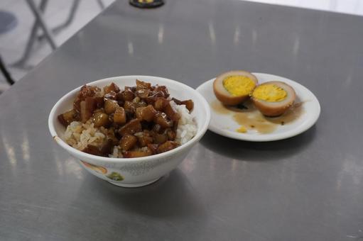 前金肉燥飯の肉燥飯と滷蛋 前金肉燥飯の肉燥飯と滷蛋の写真