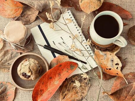 紅葉した柿の葉と休憩 紅葉,秋,休憩の写真素材