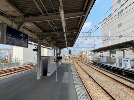 阪急電鉄・桂駅のホーム 阪急電鉄・桂駅のホームの写真