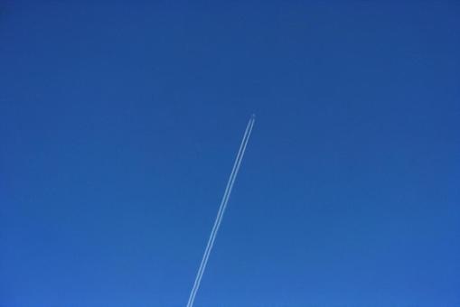 秋空に飛行機雲③ 秋空に飛行機雲③の写真
