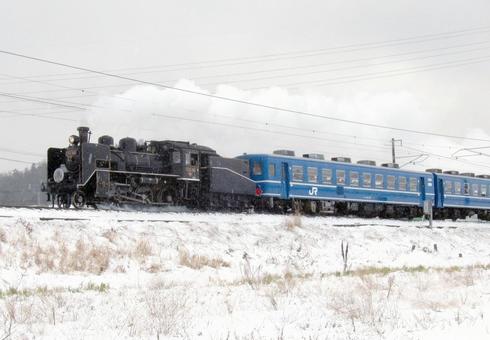吹雪の北びわこ sl北びわこ号,蒸気機関車,雪景色の写真素材