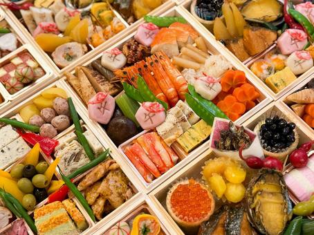 彩り豊かに盛り付けられた豪華なおせち料理 彩り豊かに盛り付けられた豪華なおせち料理 おせち料理,和食,日本料理の写真素材