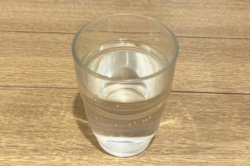 コップの水 水,透明,冷たいの写真素材