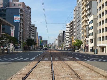 路面電車の線路と街の風景 路面電車の線路と街の風景 路面電車,線路,風景の写真素材
