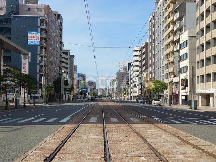 路面電車の線路と街の風景 路面電車,線路,風景の写真素材