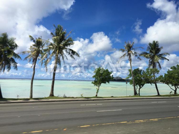 リゾーチの道路-グアム海外旅行 海,夏,砂浜の写真素材