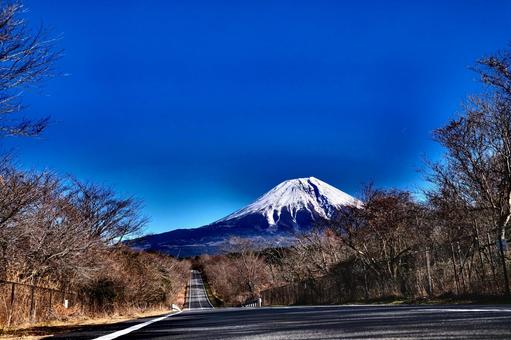 真っ青な富士山 真っ青な富士山 富士山,冬,雪の写真素材