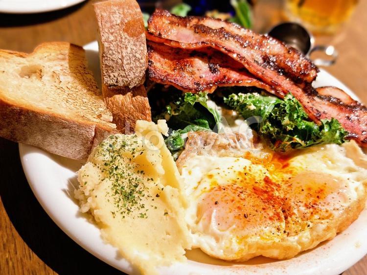 ベーコンと目玉焼きのワンプレート朝食 モーニング,ワンプレート,カフェの写真素材