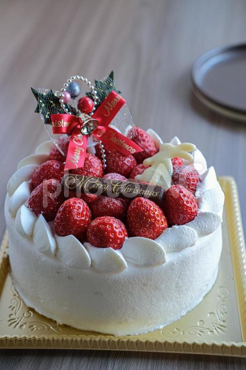 いちごたっぷりのクリスマスケーキ クリスマス,クリスマスケーキ,サンタの写真素材