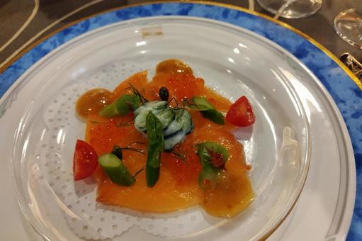 船旅ディナーの前菜 スモークサーモン 船旅ディナーの前菜 スモークサーモン スモークサーモン,マリネ,前菜の写真素材