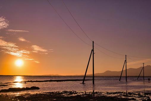 海と夕日と電柱 夕日,海,電柱の写真素材
