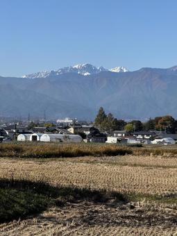 長野県塩尻市塩尻町から見た穂高連峰 晩秋,11月,秋の写真素材