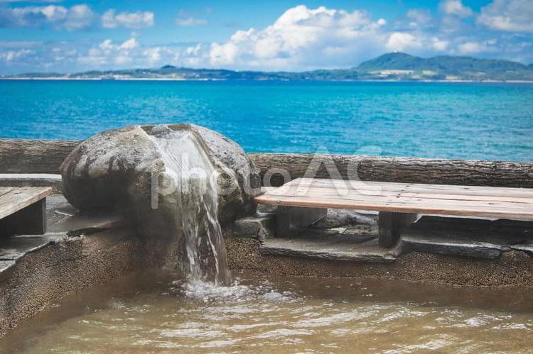海と温泉のイメージ 温泉,露天風呂,旅の写真素材