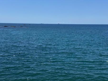 海面と島 海面と島の写真
