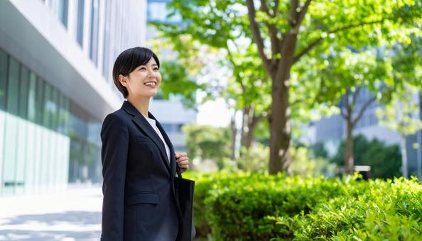 働く女性 働く女性の写真