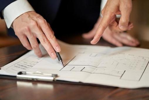 A sales man proposing a restaurant refurbishment plan, restaurants, dessin, conception, JPG