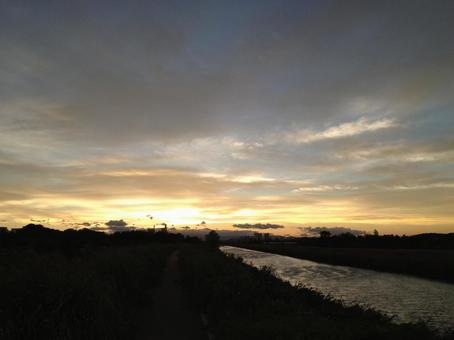 夕焼け 夕焼け 夕焼け,日の入,夕日の写真素材