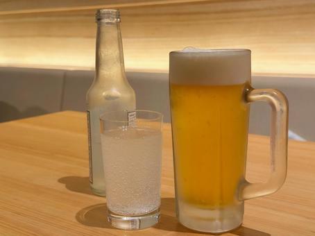 ビールとサイダー ビールとサイダー ビール,サイダー,炭酸の写真素材
