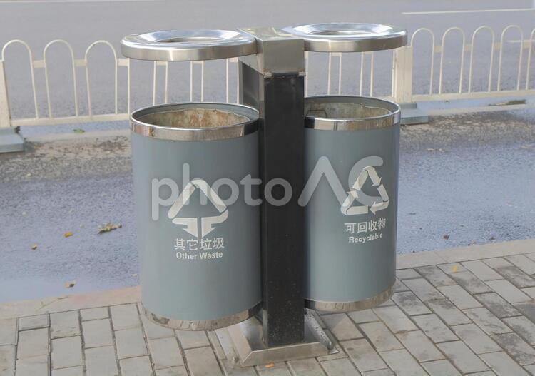 中国　北京市の公共のゴミ箱 ゴミ箱,ごみ,くず入れの写真素材