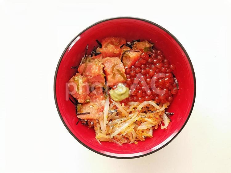 海鮮丼　上から見た画 海鮮丼,いくら,鮭の写真素材