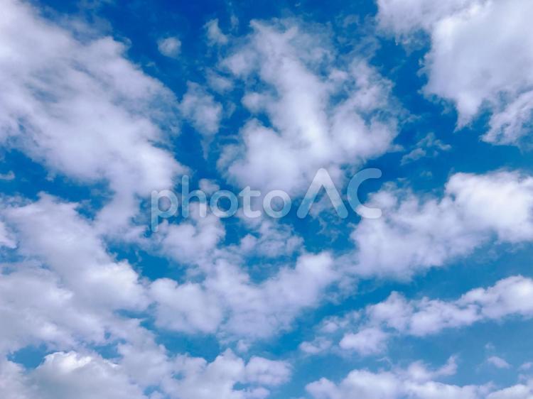 青空と白い雲のさわやかテクスチャ 青空,白い雲,青色の写真素材