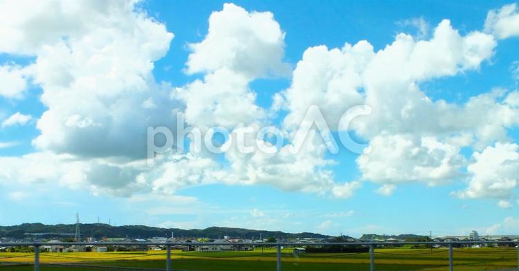 雲の旅　のんびり　平野の景色 雲,夏,のんびりの写真素材