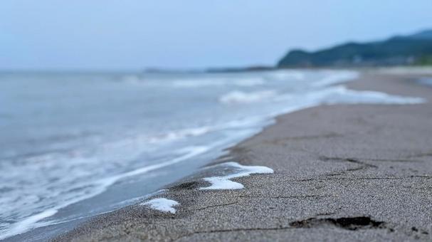波打ち際、夏の海辺の風景 波打ち際、夏の海辺の風景 海,波,波打ち際の写真素材