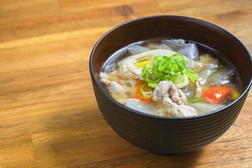 具だくさん豚汁 豚汁,味噌汁,和食の写真素材