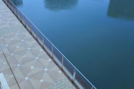 川沿いの歩道 歩道,道,川の写真素材