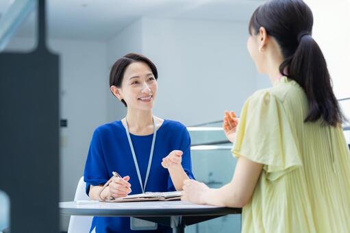 オフィスで仕事をするビジネスウーマン ビジネス,会議,ビジネスウーマンの写真素材