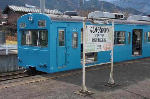 秩父鉄道、武州中川駅と1000系 秩父鉄道、武州中川駅と1000系 秩父鉄道,秩鉄,1000系の写真素材